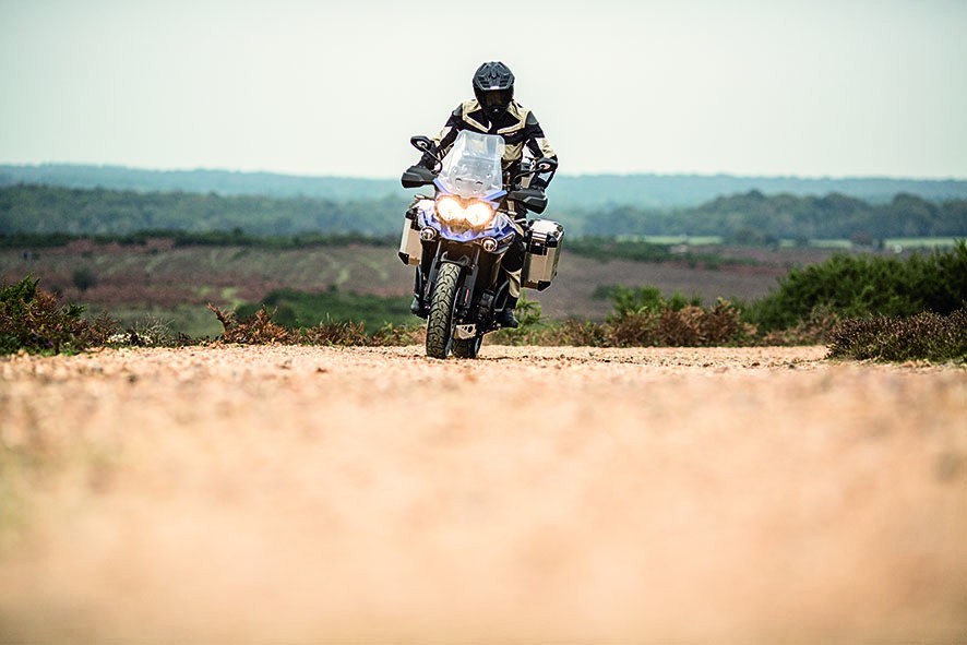 TRIUMPH MOTORCYCLES PRESENTA EN CHILE NUEVA LÍNEA DE MOTOCICLETAS