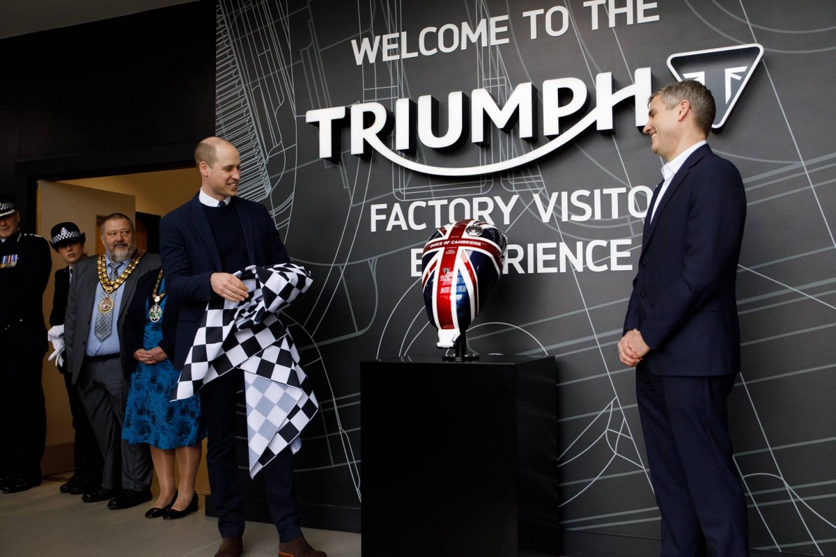 Príncipe Guillermo conoce la nueva gama 2018 de Triumph 